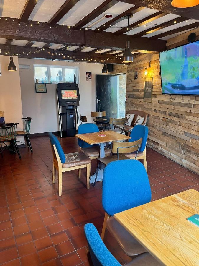 Llansantffraid-ym-Mechain The Lion Hotel מראה חיצוני תמונה