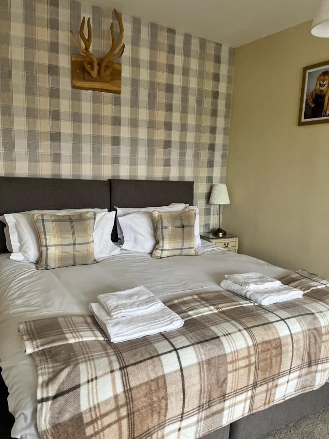 Llansantffraid-ym-Mechain The Lion Hotel מראה חיצוני תמונה