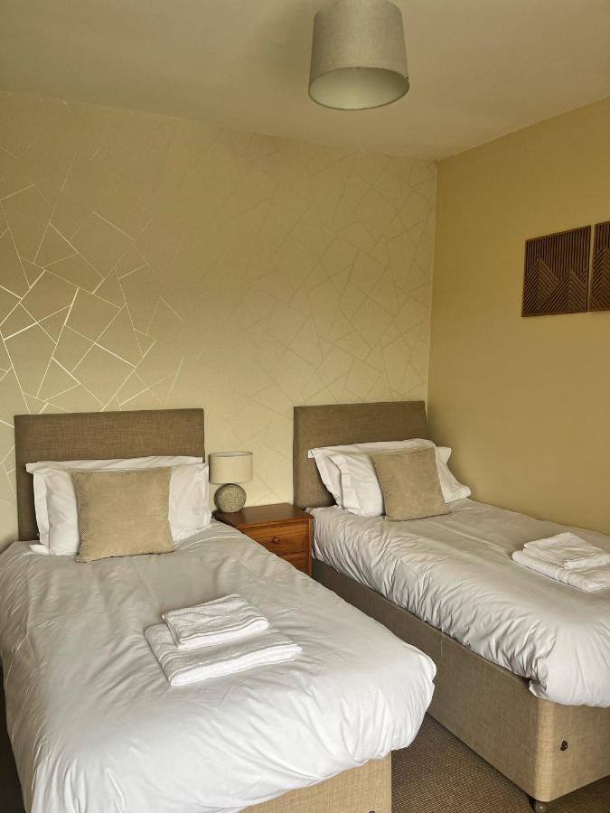 Llansantffraid-ym-Mechain The Lion Hotel מראה חיצוני תמונה
